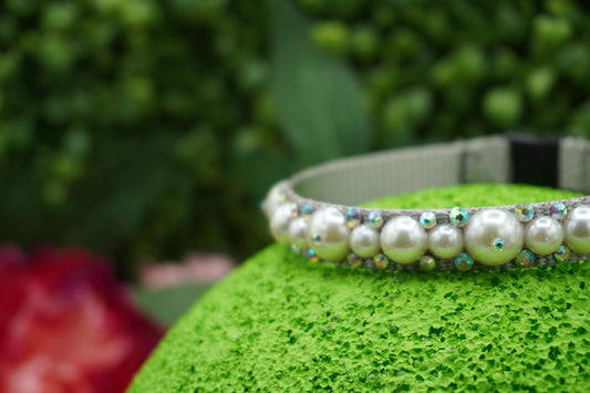 Silver Pearl Sparkle: Handmade Silver Pearl & Rhinestone Cat Collar – Elegant Cat Collar with Pearls and Safety Breakaway